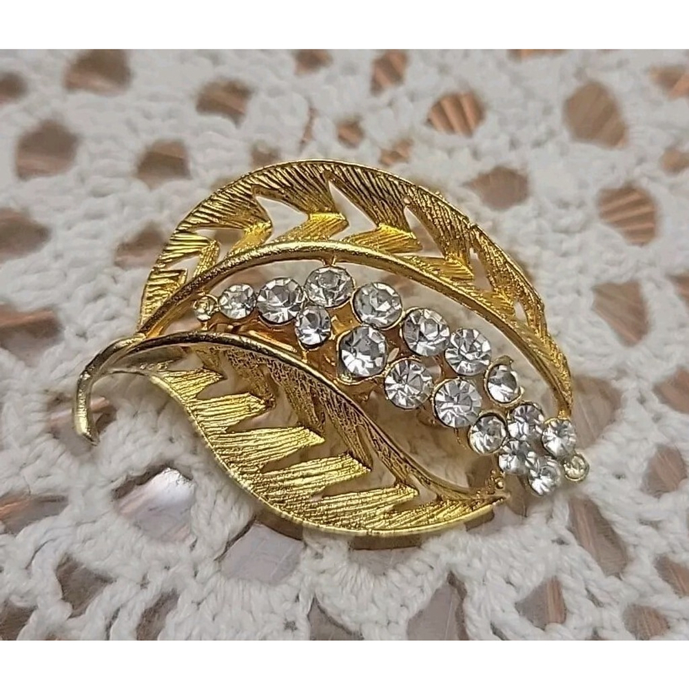 Stunning!! Vintage Leaf Shaped Aurora Clear Rhinestones Brooch Unmarked EC
